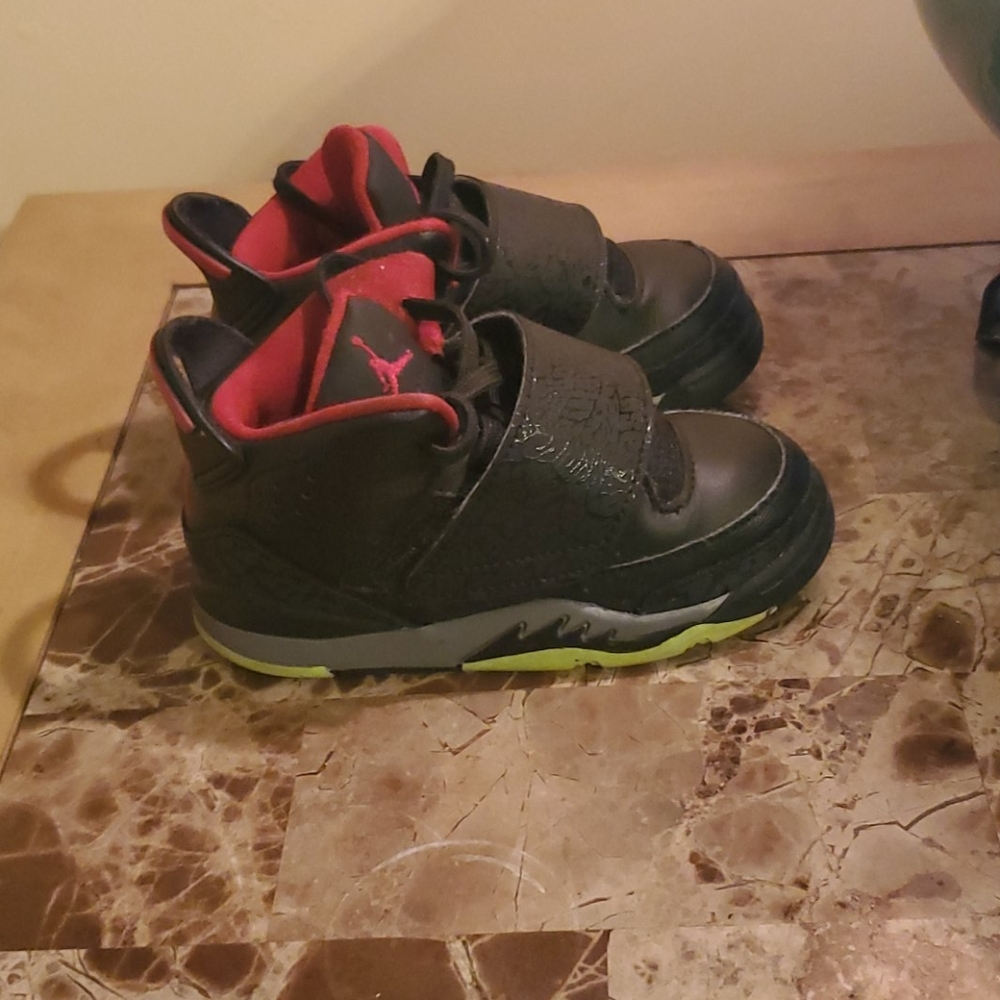 Jordan's sz 8c boys